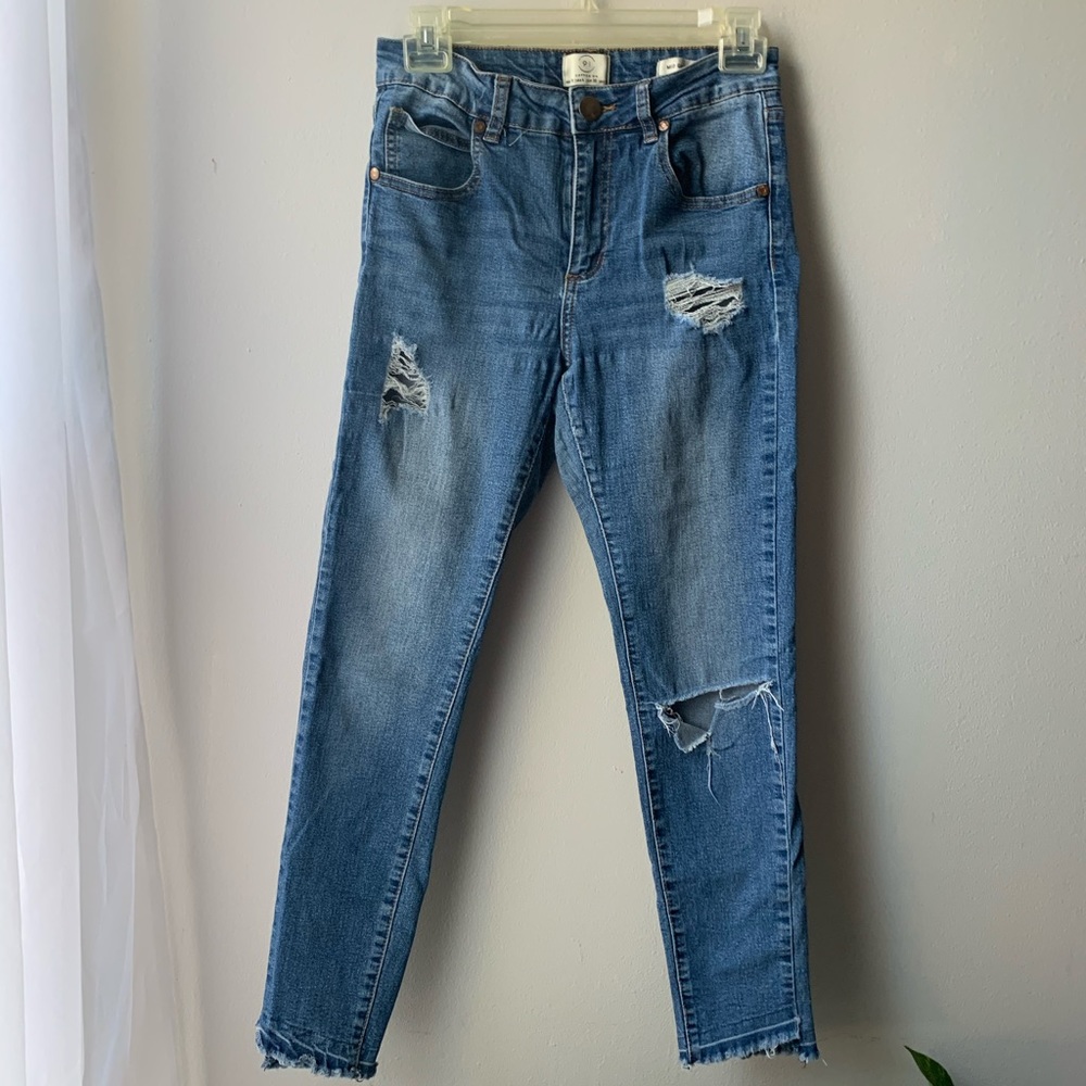 DISTRESSED SKINNY BLUE JEANS